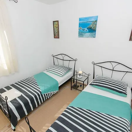 Apartment Jakov *