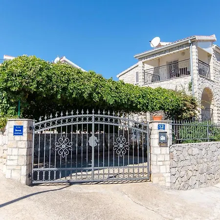 Apartment Jakov Rogac